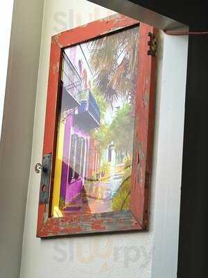 Henry's Bar And Restaurant