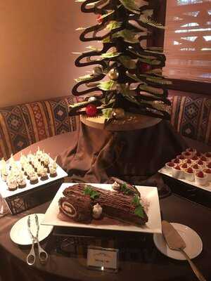 Islands Dining Room At Loews Royal Pacific Resort