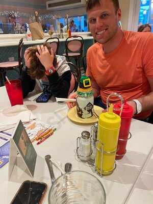 Beaches & Cream Soda Shop