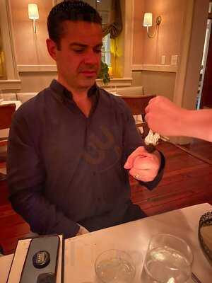 Zero Restaurant & Bar