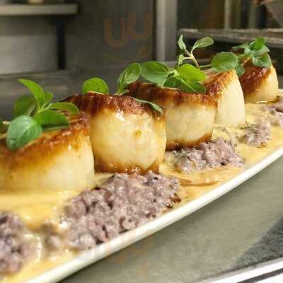 Vines Grille & Wine Bar