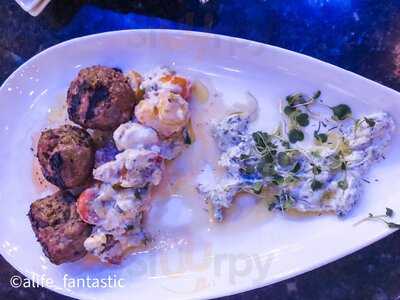 Vines Grille & Wine Bar