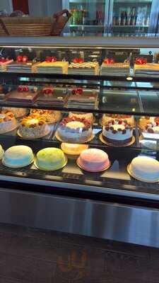 Fortuna Bakery & Cafe