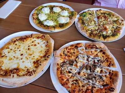 Red Oven Pizza Bakery