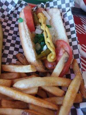 Joey D's Chicago Style Eatery & Pizzeria