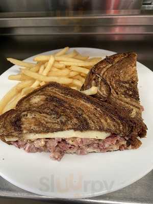 Patty Jewett Bar & Grill