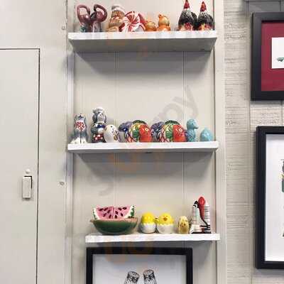 Shakers American Cafe