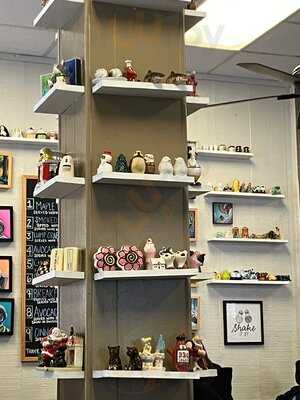 Shakers American Cafe