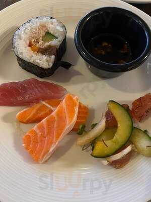 100 Sails Restaurant & Bar