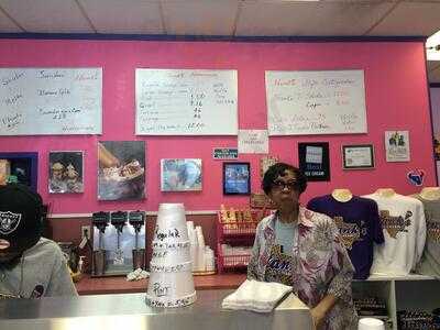 Hank's Ice Cream Parlor