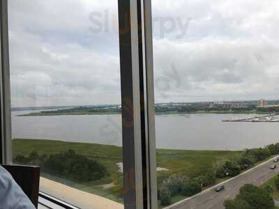 Harborview Restaurant & Lounge