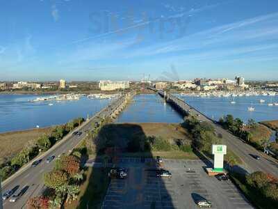 Harborview Restaurant & Lounge