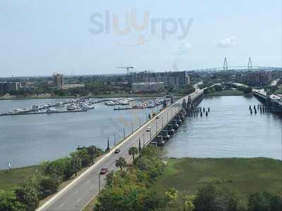 Harborview Restaurant & Lounge