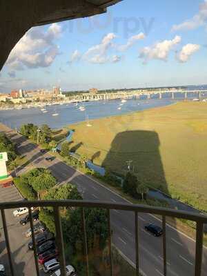 Harborview Restaurant & Lounge