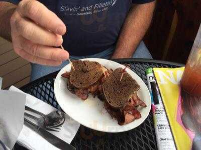 Noshville Delicatessen