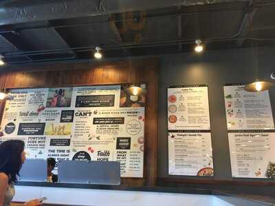 Pieology Pizzeria Aina Haina, Honolulu, Hi