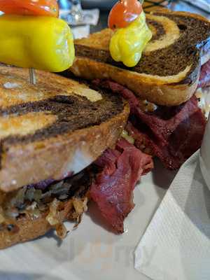 Harbor Restaurant At Pier 38