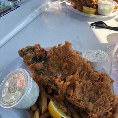 Schooner's Riverside Pub