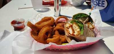 Schooner's Riverside Pub