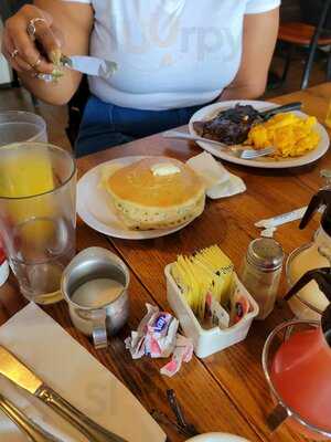 Eggs 'n Things - Waikiki Beach Eggspress