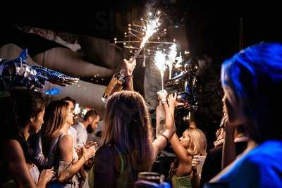 Republic Garden & Lounge