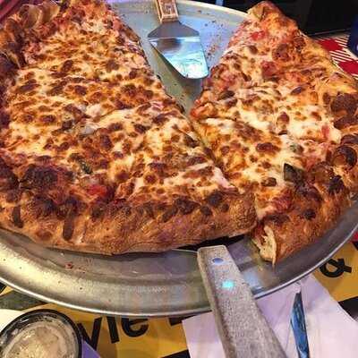 Joey D's Chicago Style Eatery & Pizzeria