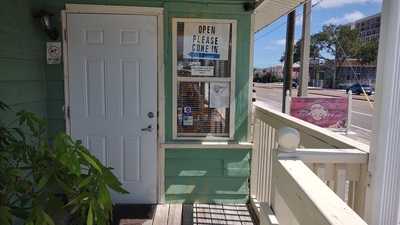 Kam's Bubble Tea & Sushi