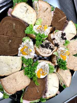 Lorraine's Lunch Basket