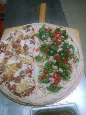 La Famiglia Pizzeria