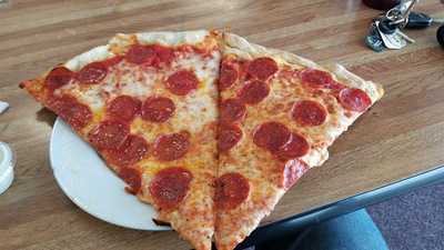 La Famiglia Pizzeria