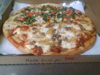 La Famiglia Pizzeria