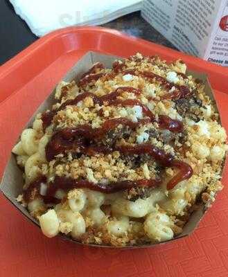 Macarollin' Food Truck