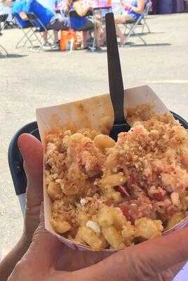 Macarollin' Food Truck