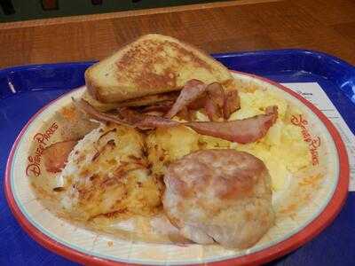 Everything Pop Shopping & Dining