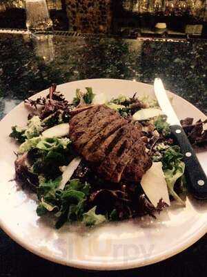 Wall Steet Bar & Grill