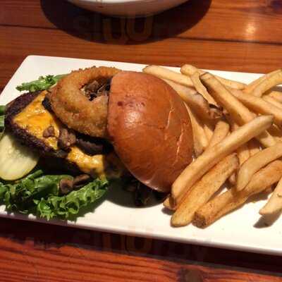 Miller's Ale House - Hunter's Creek