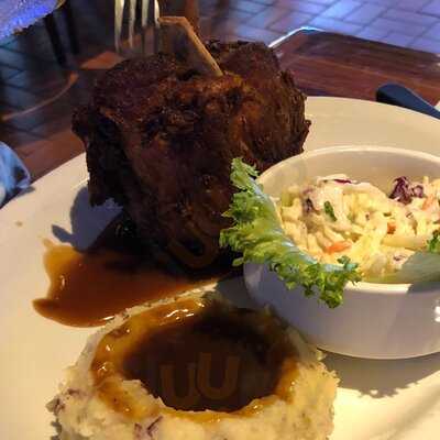 Miller's Ale House - Hunter's Creek