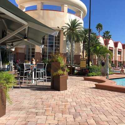 Harry's Poolside Bar & Grill