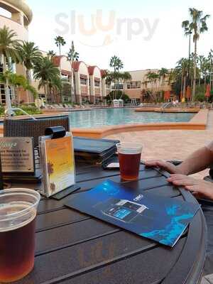 Harry's Poolside Bar & Grill