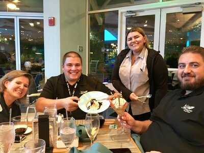 Harry's Poolside Bar & Grill