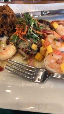 Harry's Poolside Bar & Grill