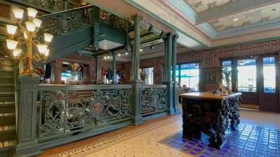 Lombard’s Seafood Grille