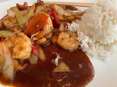 Oudom Thai & Sushi Restaurant