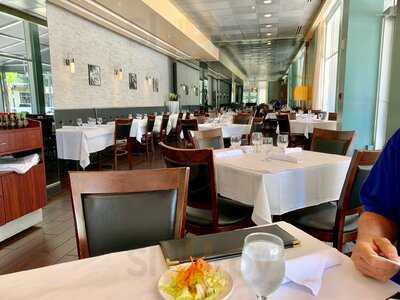 Oudom Thai & Sushi Restaurant