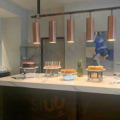 Overture Restaurant & Gallery Lounge