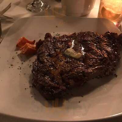 Lynn's Steakhouse