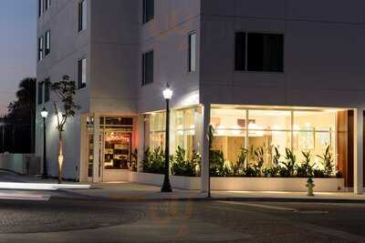 Wink Wink Modern Lounge