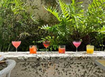 Wink Wink Modern Lounge