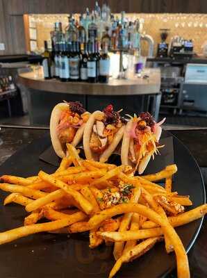 Wink Wink Modern Lounge