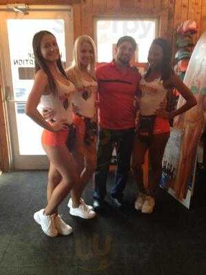 Hooters